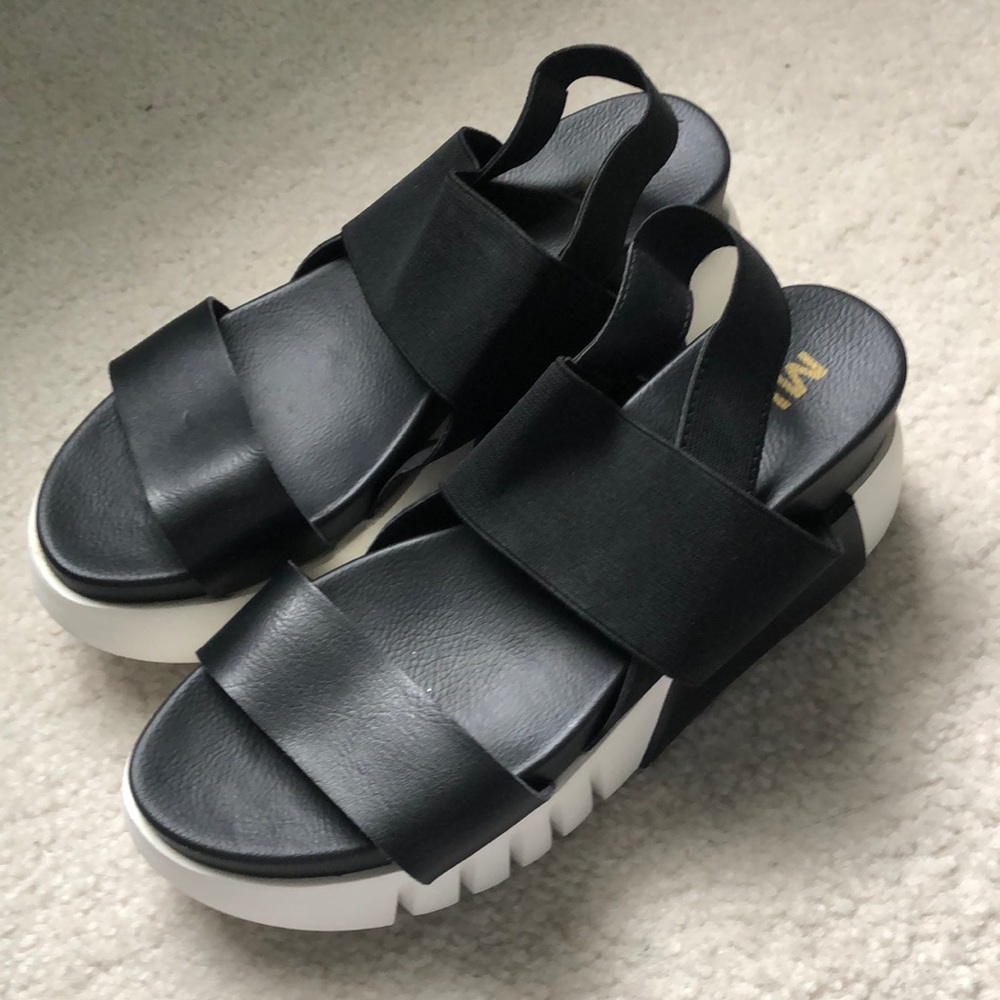 MIA Platform Chunky Black and White Sandals